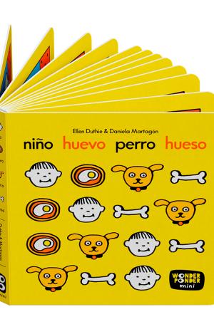 NIÑO HUEVO PERRO HUESO